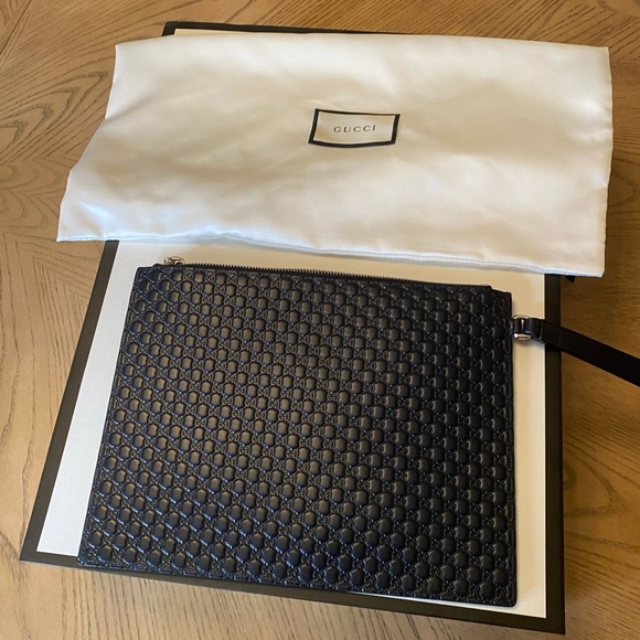 ❤️ Authentic Gucci Monogram Clutch - Picture 1 of 8